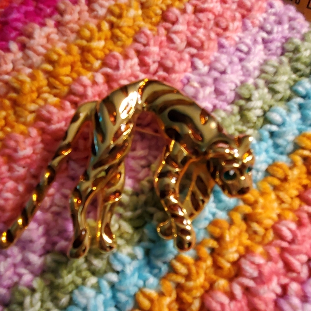 Cat Brooche